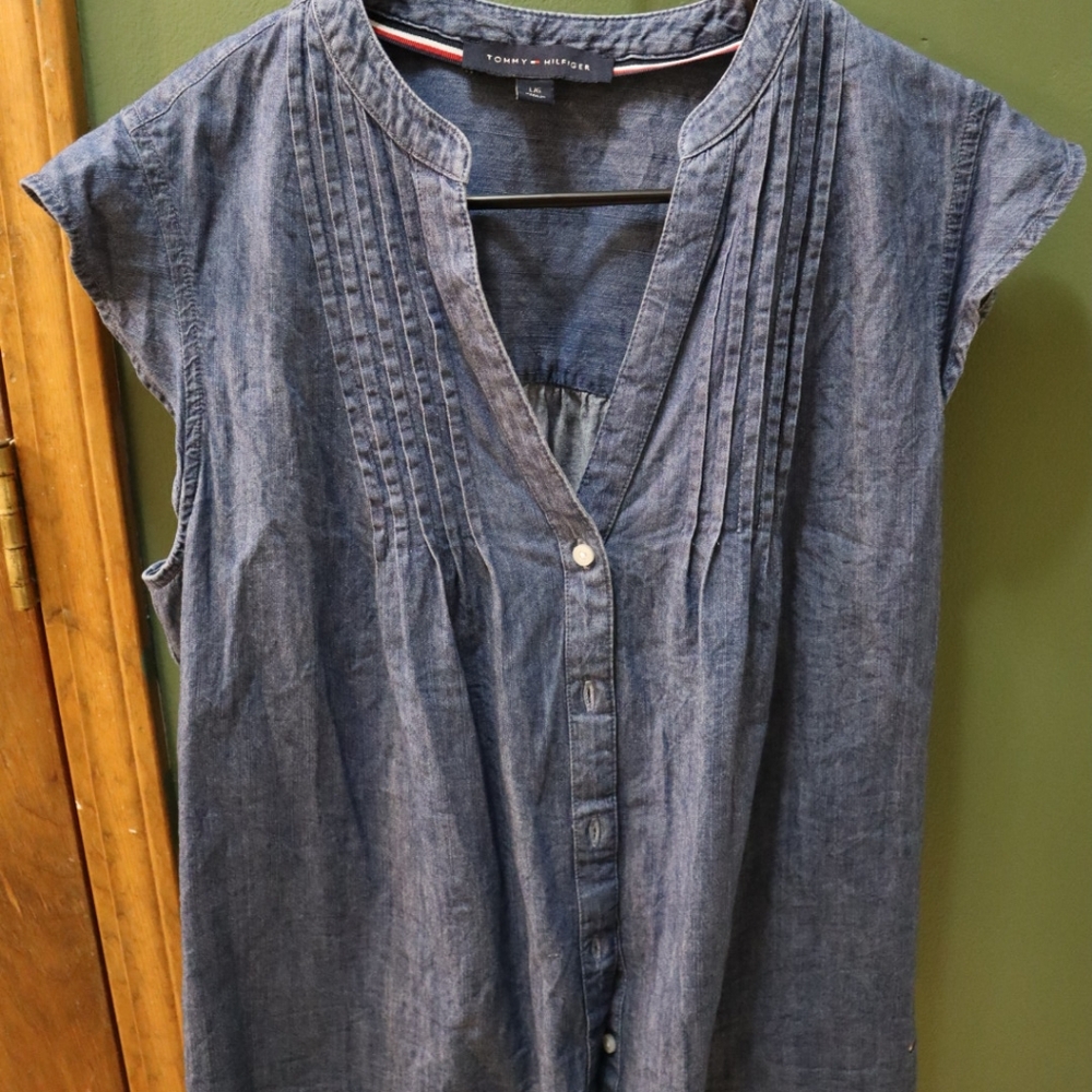Tommy Hilfiger Navy Denim-Effect Pintuck Sleeveless Button Tank